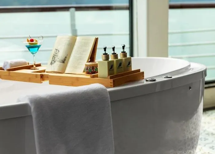 Capellacruise - Member Of Lyra Cruise Collection  Hạ Long